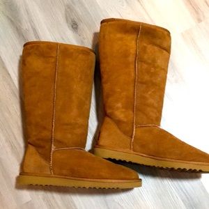 UGG Classic Tall Boots Size 9. Chestnut.
